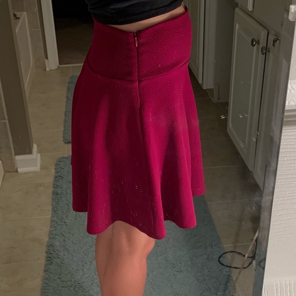 Cute magenta skirt - Picture 3 of 3